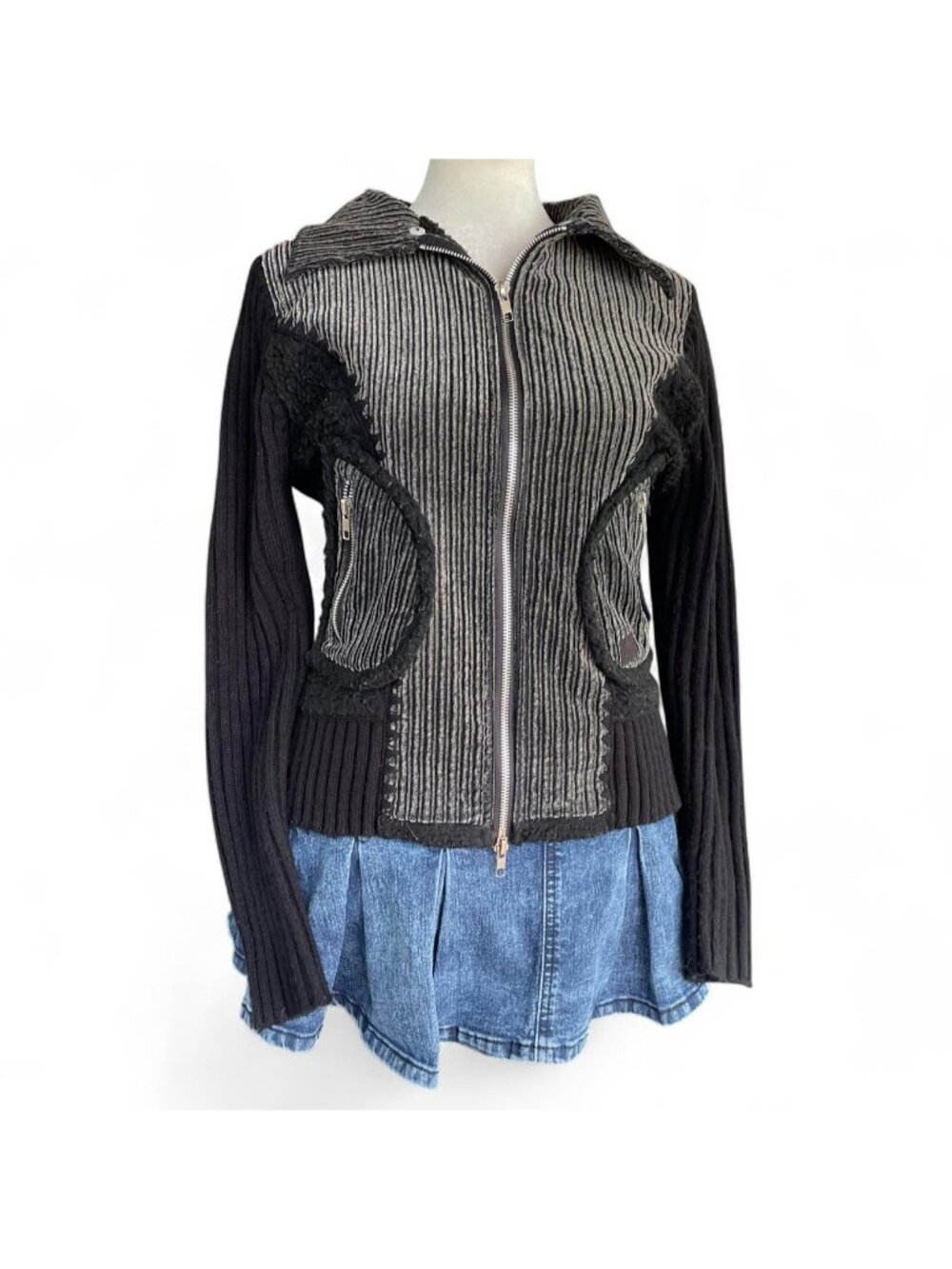 2000s black & gray light jacket with ribbed knit sleeves and fleecy details